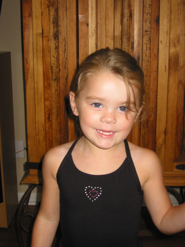 2005/09 September/Kyla Ballet/640x480_IMG_2316.JPG